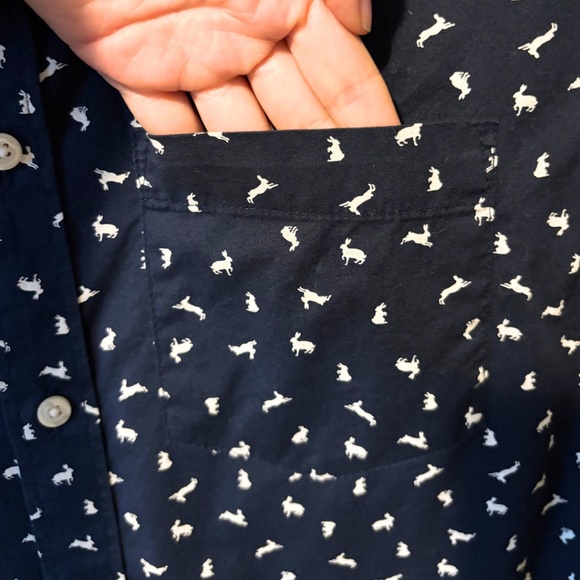 Old Navy The Classic Shirt Slim Fit Navy Rabbit Print Size M - Picture 5 of 8